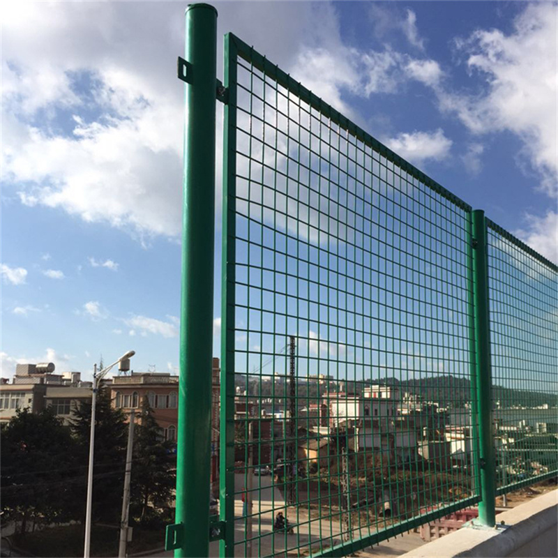 高速公路護(hù)欄網(wǎng)安裝實(shí)例圖片1 高速公路護(hù)欄網(wǎng)安裝實(shí)例圖片1