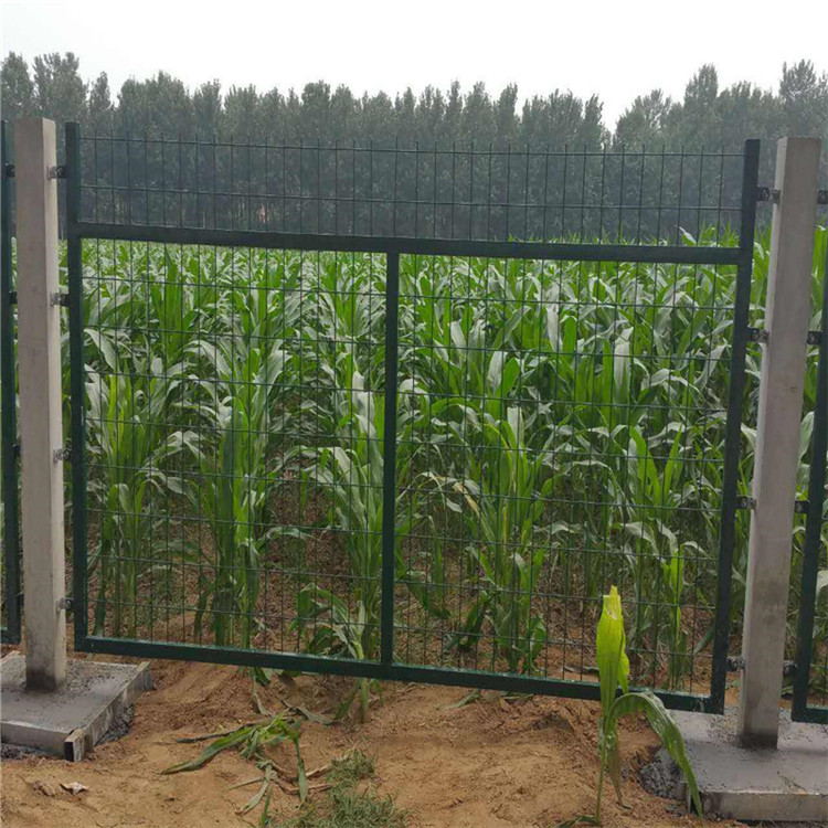 高鐵橋墩防護(hù)柵欄圖片2 高鐵橋墩防護(hù)柵欄圖片2