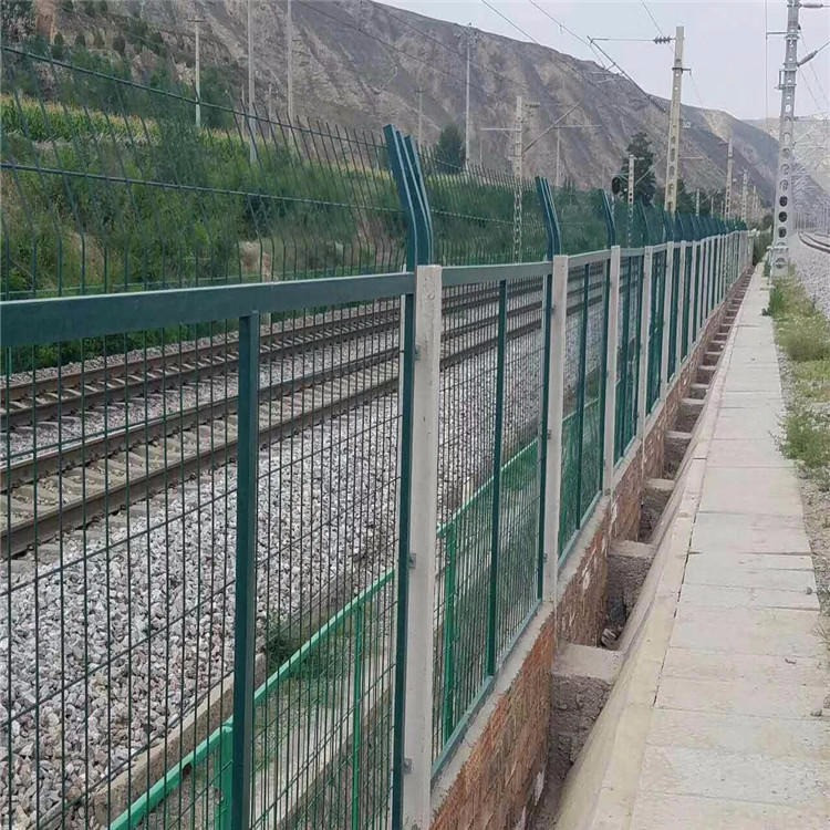 鐵路護欄網(wǎng)圖片3 鐵路護欄網(wǎng)圖片3