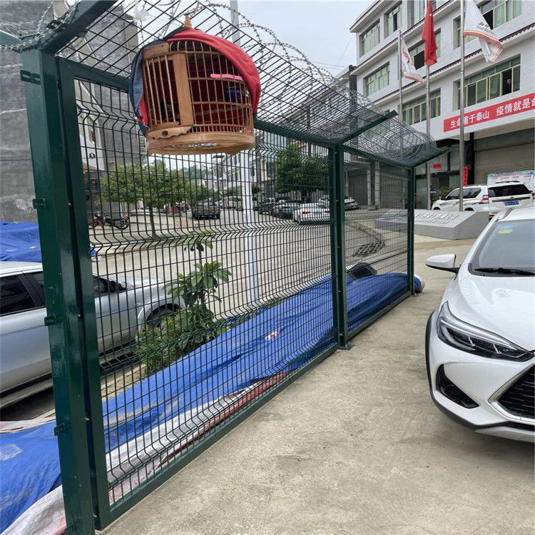 綠色鐵絲網(wǎng)圍欄圖片3 綠色鐵絲網(wǎng)圍欄圖片3