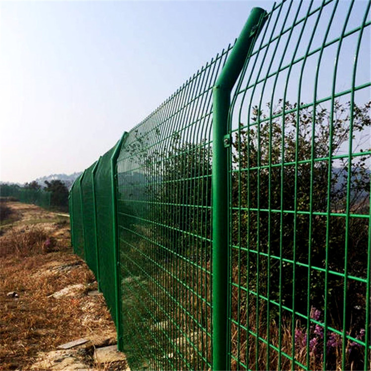 鐵絲高速護欄網圖片2