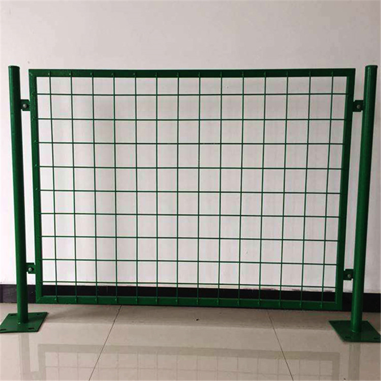 牧場護(hù)欄網(wǎng)圖片1   牧場護(hù)欄網(wǎng)圖片1