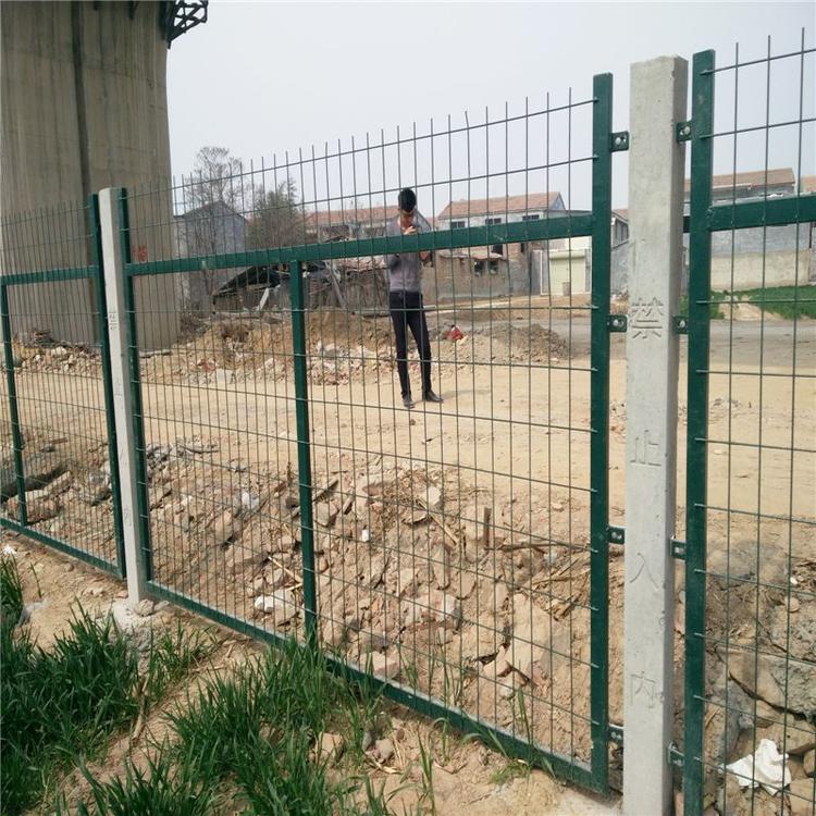 金屬網(wǎng)片防護(hù)柵欄圖片2   金屬網(wǎng)片防護(hù)柵欄圖片2