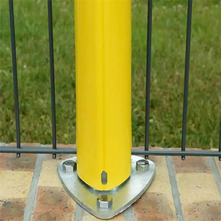 公路桃形柱護(hù)欄圖片2 公路桃形柱護(hù)欄圖片2