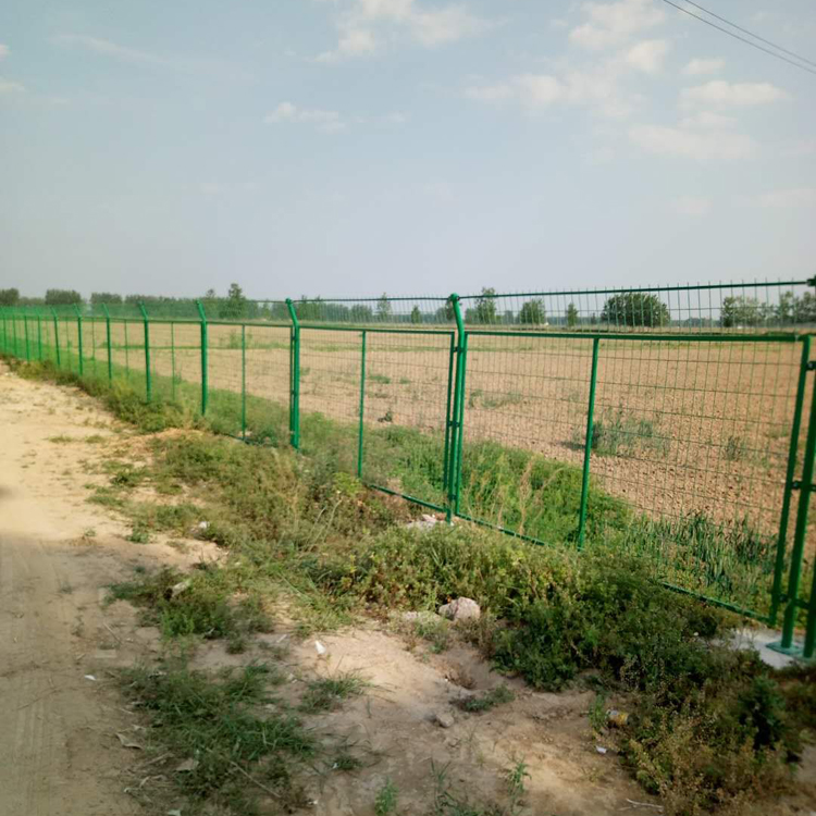 高速公路護(hù)欄網(wǎng)圖片2 高速公路護(hù)欄網(wǎng)圖片2