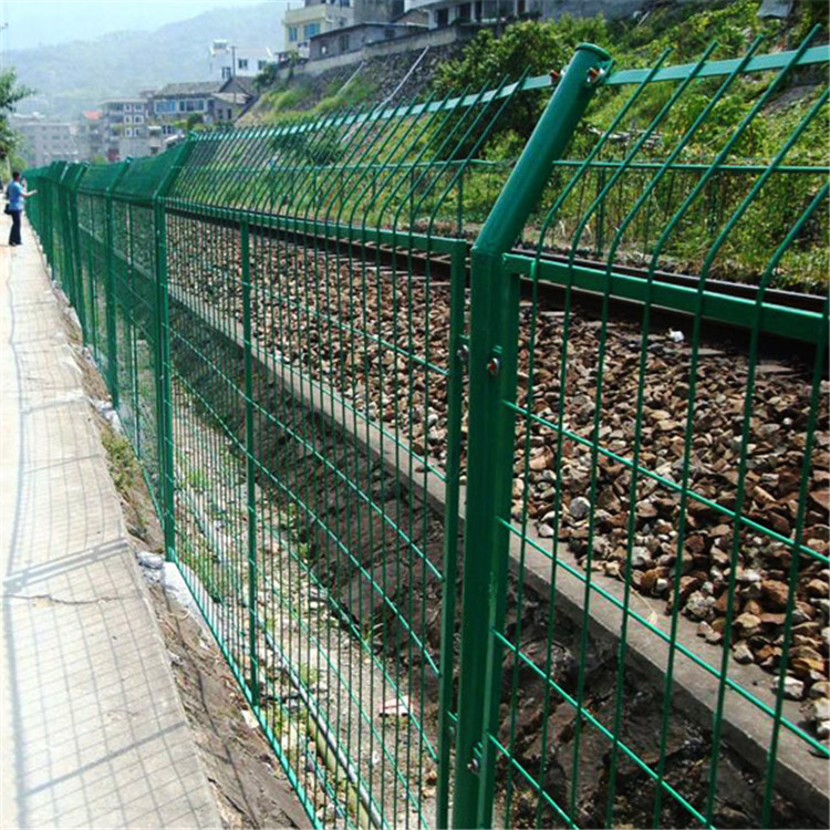 農(nóng)場養(yǎng)殖護(hù)欄網(wǎng)圖片3 農(nóng)場養(yǎng)殖護(hù)欄網(wǎng)圖片3