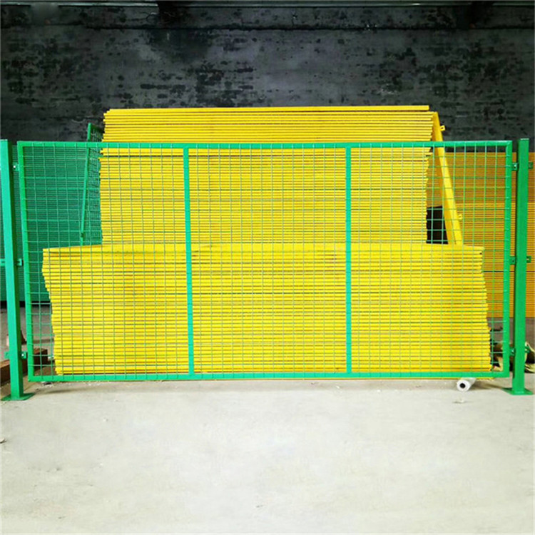 廠(chǎng)區(qū)鐵絲網(wǎng)圍欄圖片3