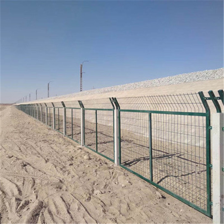 高鐵防護(hù)柵欄圖片3 高鐵防護(hù)柵欄圖片3