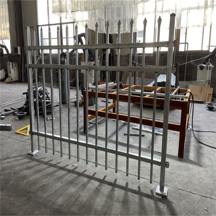 小區(qū)鋅鋼護(hù)欄圖片1 小區(qū)鋅鋼護(hù)欄圖片1