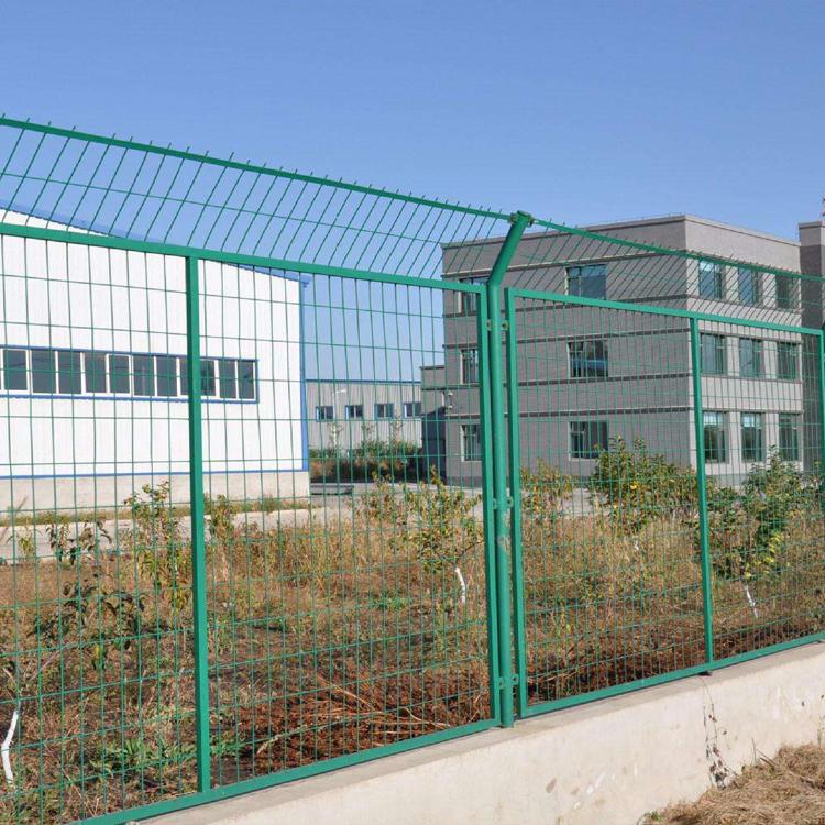 公路防攀爬護(hù)欄網(wǎng)圖片3  公路防攀爬護(hù)欄網(wǎng)圖片3