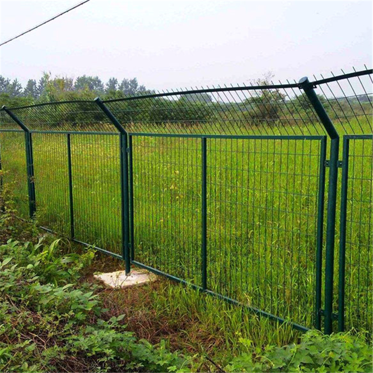 低碳鋼絲隔離網(wǎng)圖片2 低碳鋼絲隔離網(wǎng)圖片2