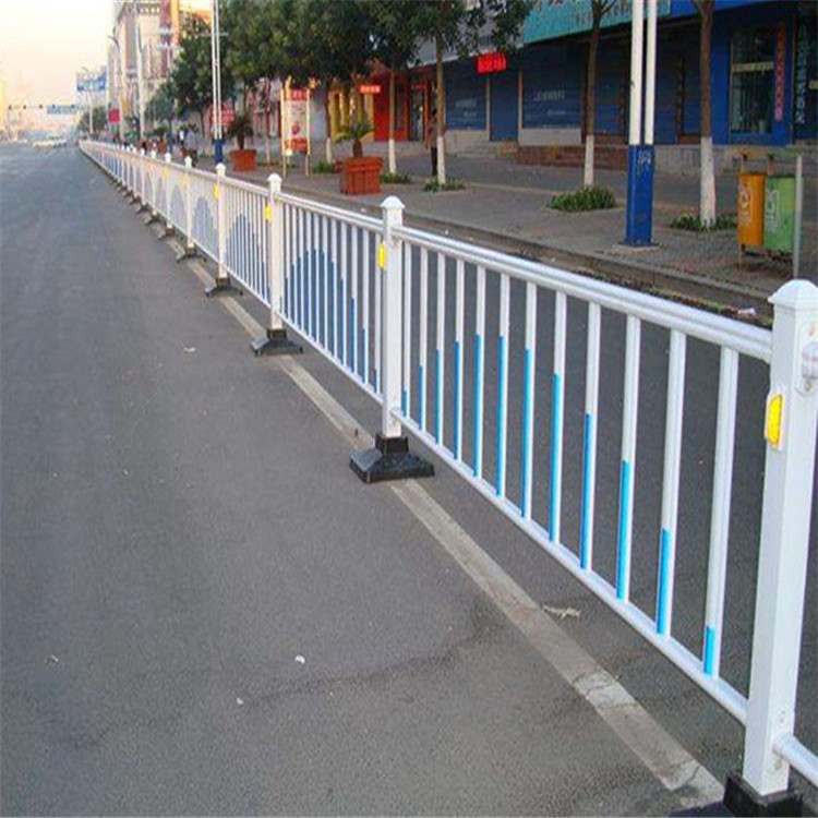 中央道路護(hù)欄圖片2  中央道路護(hù)欄圖片2
