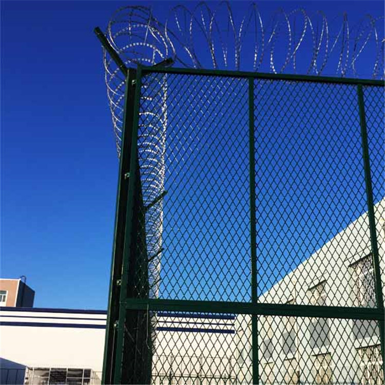 警戒鋼絲網(wǎng)圍墻圖片4 警戒鋼絲網(wǎng)圍墻圖片4