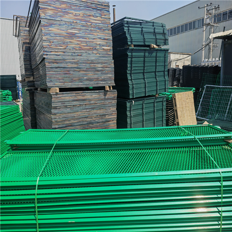 鋼板網(wǎng)護欄網(wǎng)圖片2 鋼板網(wǎng)護欄網(wǎng)圖片2