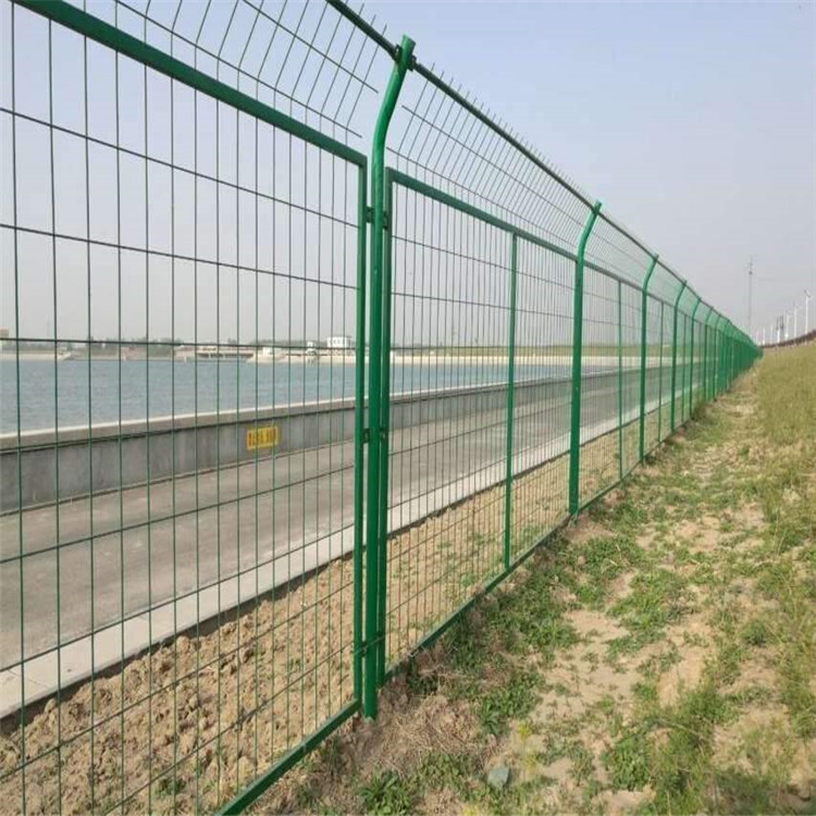 河道防護焊接隔離網(wǎng)圖片1 河道防護焊接隔離網(wǎng)圖片1