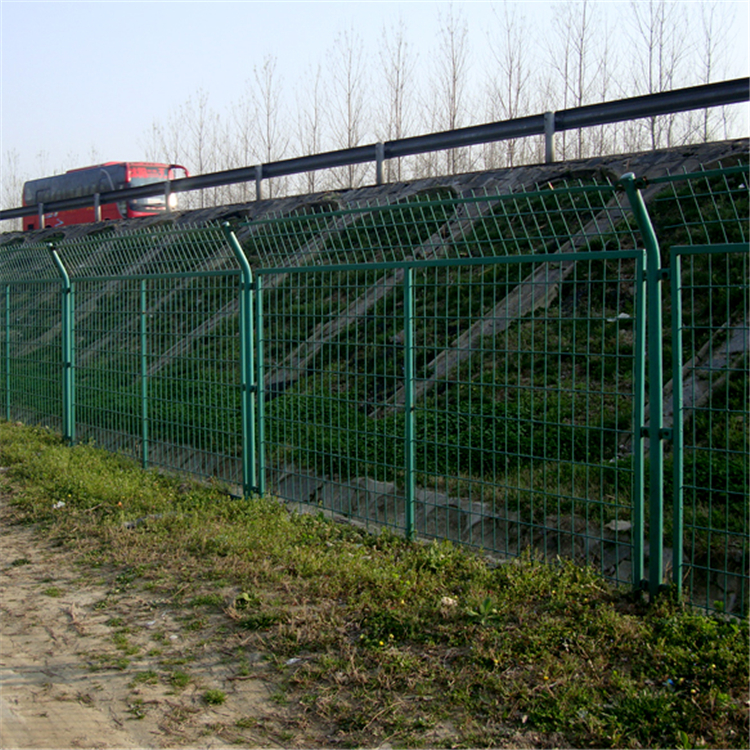 土地鐵絲隔離網(wǎng)圖片2 土地鐵絲隔離網(wǎng)圖片2