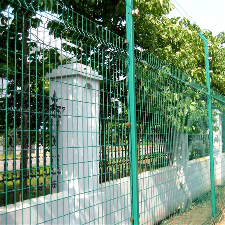 綠地隔離網(wǎng)圖片3 綠地隔離網(wǎng)圖片3