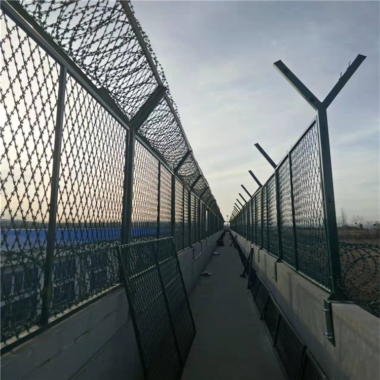 焊接刀片刺網(wǎng)圖片4 焊接刀片刺網(wǎng)圖片4