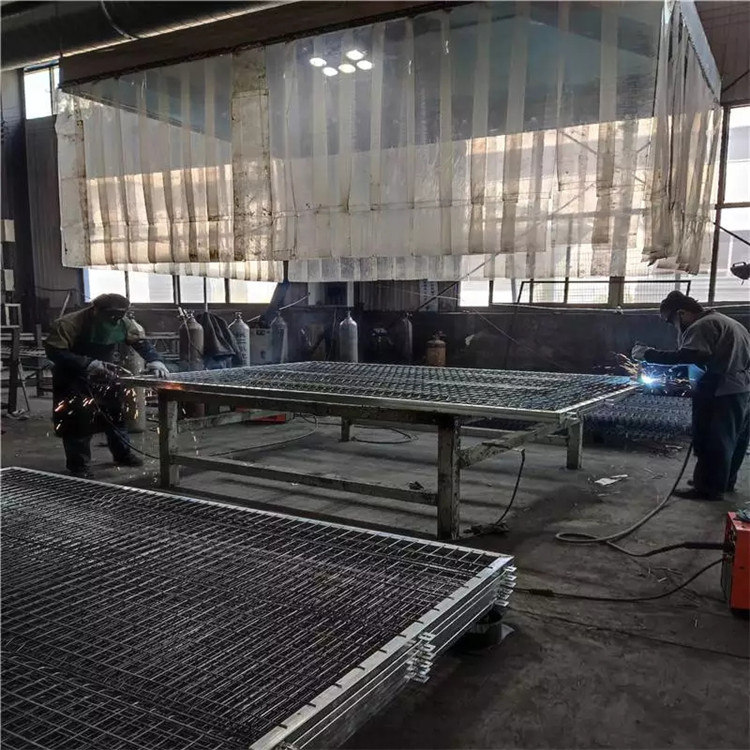 公路框架護(hù)欄網(wǎng)圖片3 公路框架護(hù)欄網(wǎng)圖片3