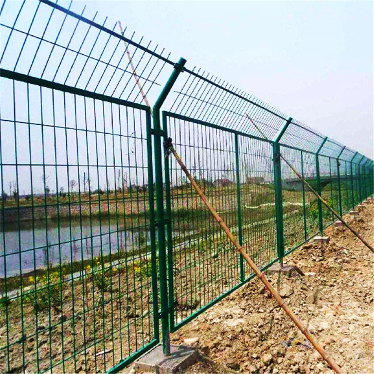 艾瑞道路防護(hù)柵欄圖片1 艾瑞道路防護(hù)柵欄圖片1