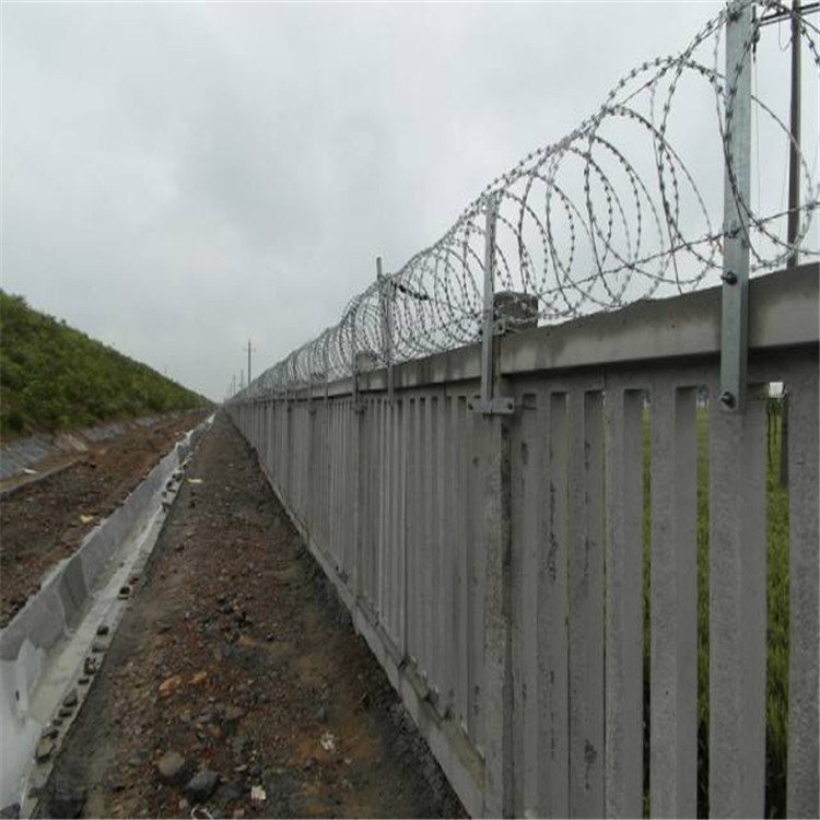 鐵路刺絲滾籠安裝